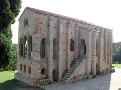 Santa María de Naranco: estado actual de los paramentos exteriores.